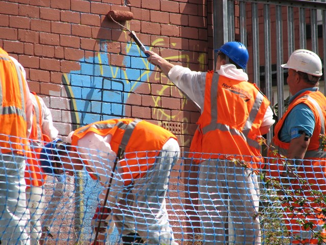 Graffiti removal at Burley Park station_002