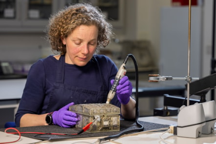 Conservator Diana de Bellaigue removes tarnish from the Mary, Queen of Scots casket. Copyright Duncan McGlynn (4)