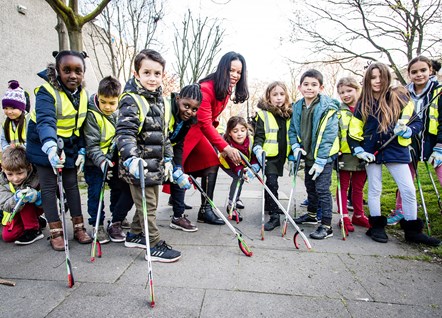 Children from Grafton Primary School join in the Islington Spring Clean litter picks, with Cllr Claudia Webbe, executive member for environment and transport