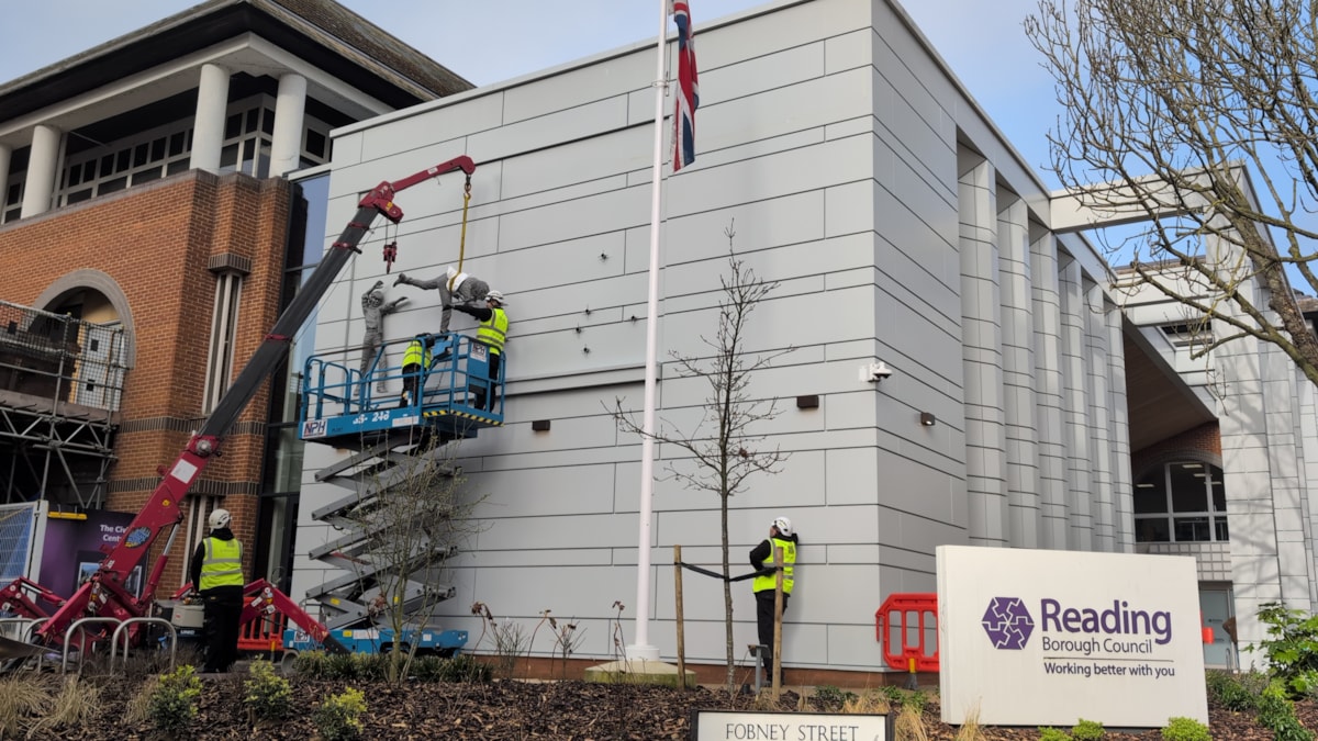 Cherry Picker placing first figure