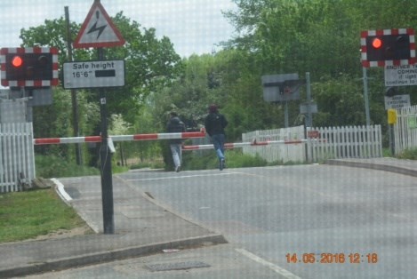 Wharf Road level crossing misuse1