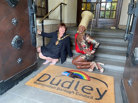 Mayor of Dudley meets entertainer