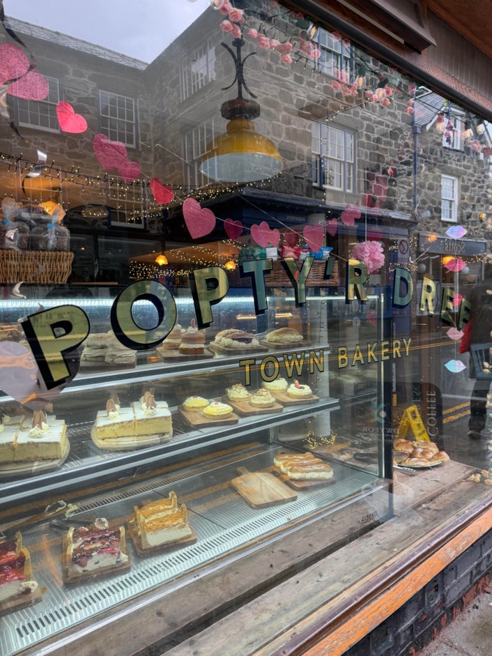 Popty'r Dref window: Popty'r Dref window