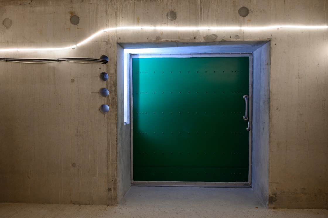 20260427 HS2 Booth Industries test fitting cross passage door Chiltern Tunnel-27