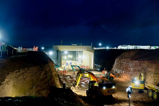 HS2's 5,600 tonne bridge moving into place - it will carry high speed trains under Coventry to Leamington Spa railway.jpg