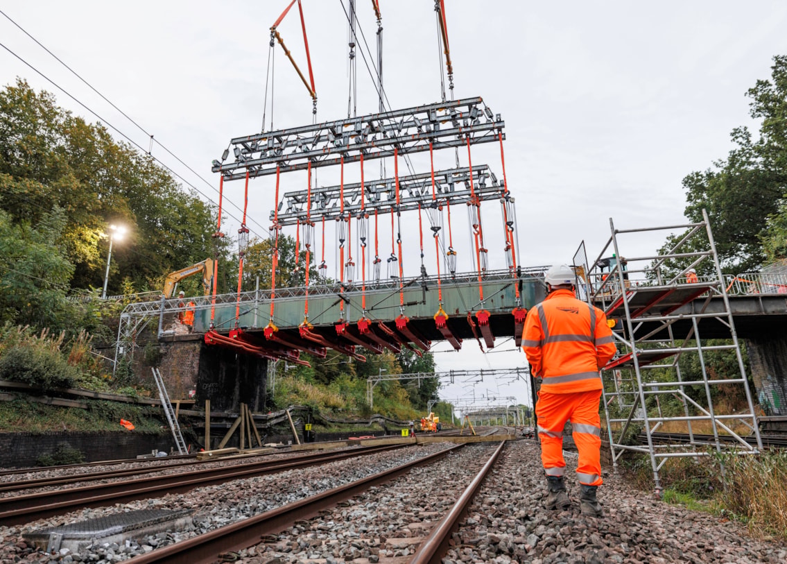 Oxhey Grange footbridge removal 4