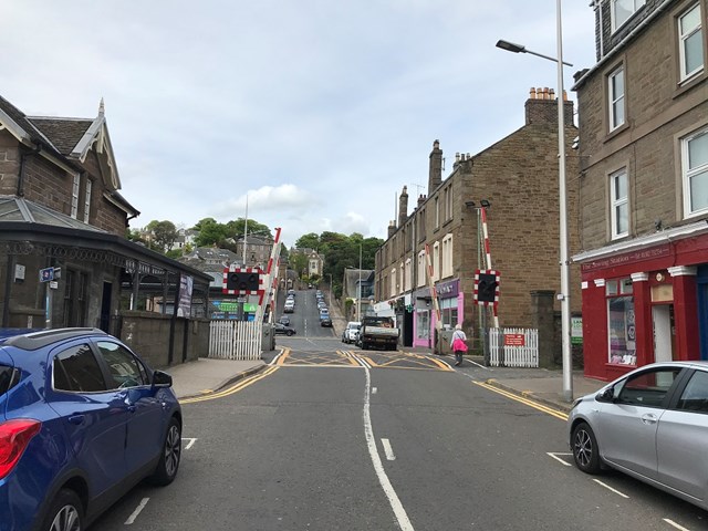Public warned over Broughty Ferry level crossing misuse: Public warned over Broughty Ferry level crossing misuse