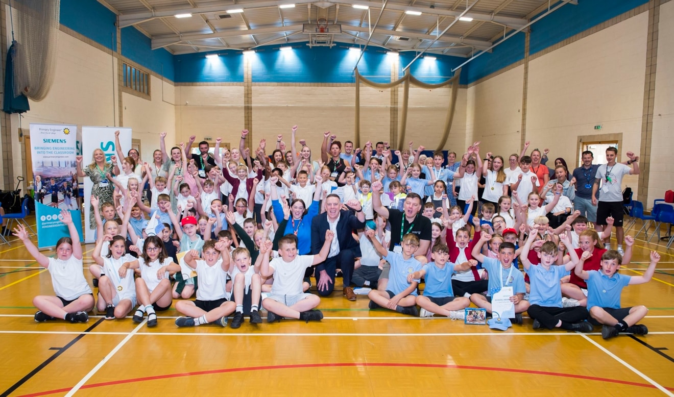 Siemens Mobility team members celebrate the success of the Primary Engineer programme with children and teachers from schools across the Goole area