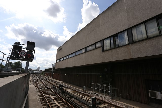 Farewell to the old and in with the new as London Bridge signalling centre closes and £81m signalling scheme hits halfway point in South London: London Bridge ASC