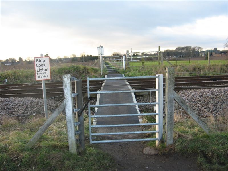 Railway footpath crossings - Highfield Villas, LNE: Railway footpath crossings - examples to illustrate with Lose Your Headphones campaign