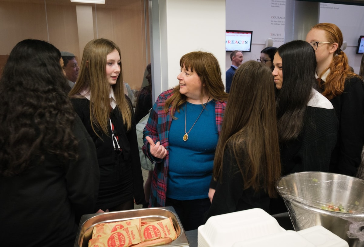 Cllr Cowan chats with the young people at lunch