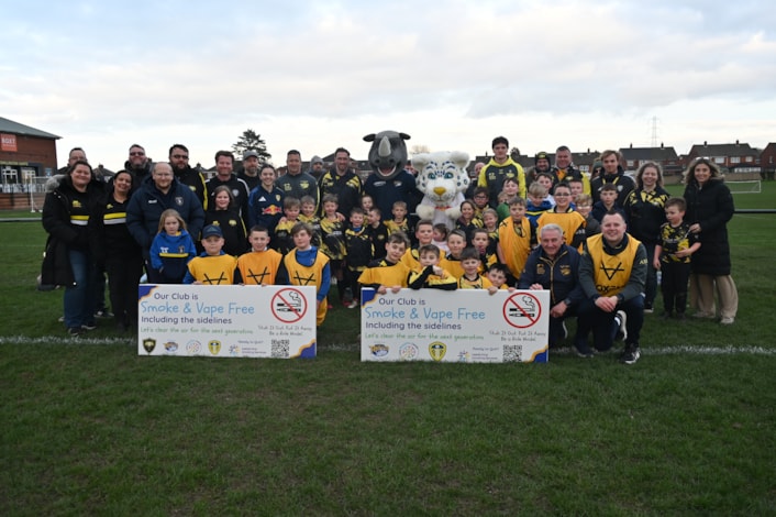 Sports club anti smoking campaign-2: Smoking and vaping are set to be sidelined at local sports clubs across Leeds thanks to a partnership between Leeds City Council, Leeds Rhinos Foundation and Leeds United Foundation.

In picture: Swillington ARLFC (Amateur Rugby League Club) with Ronnie the Rhino and Swillington Saints Football Club with Kop Cat