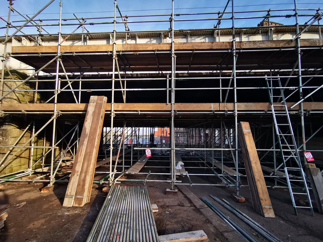 Greenock bridge refurbishment progressing well: Delingburn scaffolding pre work