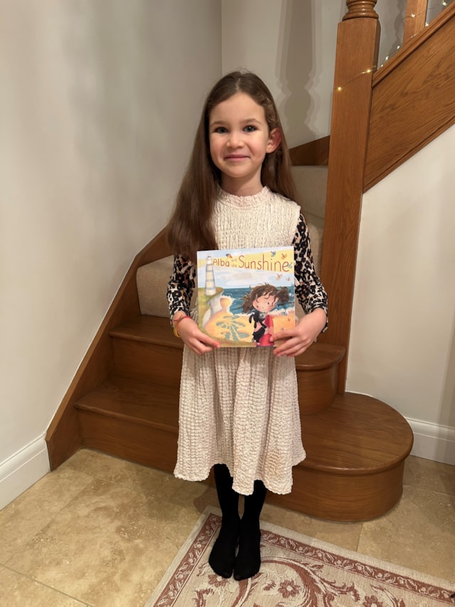 Issie with Alba book: Issie with Alba book