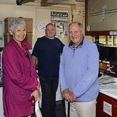 Tours of Kintbury signal box prove popular with local residents: Tours of Kintbury signal box