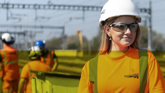 Over half of adults would choose an apprenticeship if starting their career again, reveals new research from Network Rail: Network Rail apprentices-3