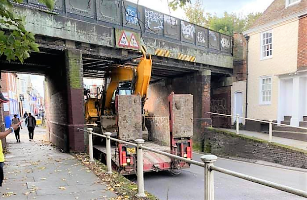 Kent HGV and bus drivers asked to 'Wise Up Size Up' county's railway bridges: Bridge Strike Kent (1)