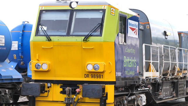 Network Rail’s leaf-busting fleet will cover distance more than four times around the earth to tackle leaves on the line: Autumn treatment train-3