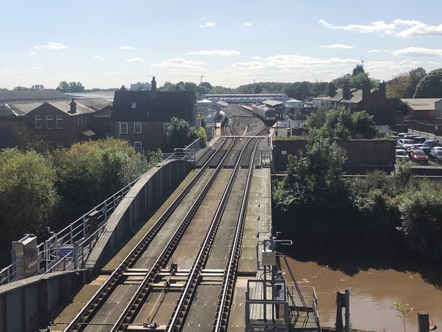 Grade II listed swing bridge in Selby to remain in railway position this week as high temperatures forecast