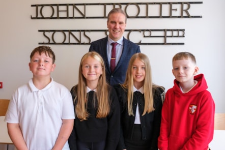 Tom Arthur with children from New Cumnock Primary