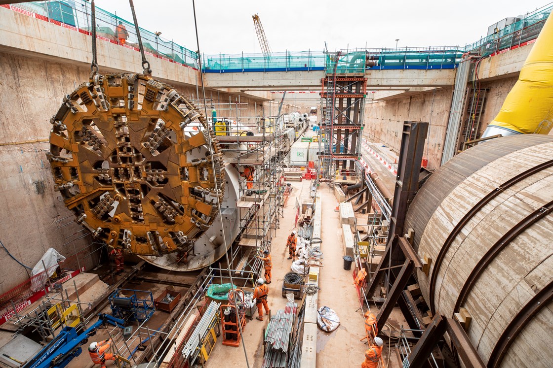 The 125 tonne cutterhead being moved into place