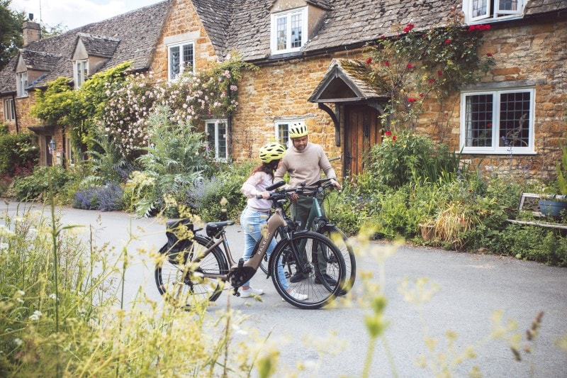 Cycling couple Adelstrop