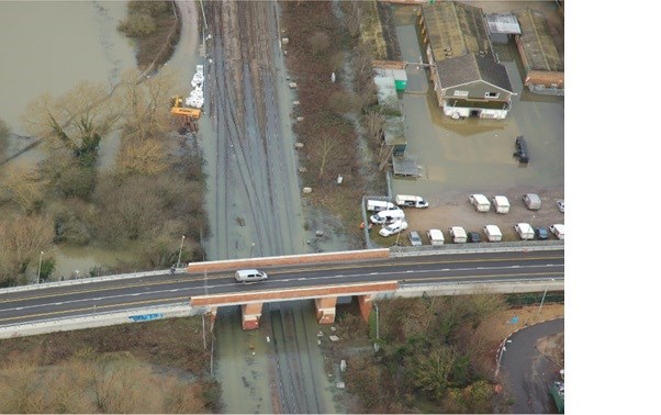 Network Rail to carry out flood alleviation work to improve railway reliability for passengers: Redbridge-2