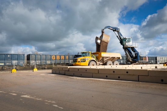 Loading aggregate from the 1,000th freight train at Quainton 