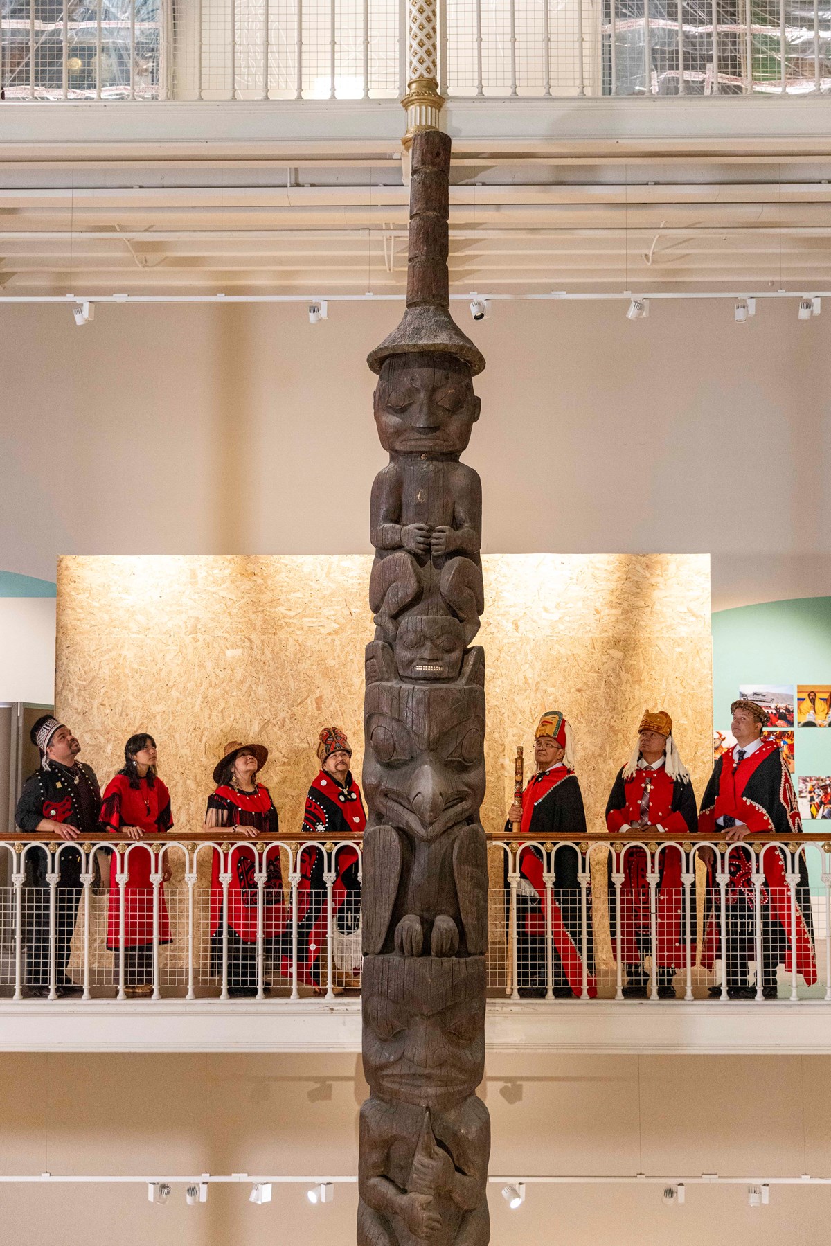 Delegates from the Nisga’a Nation with the Ni’isjoohl Memorial Pole. Image credit Duncan McGlynn (2)