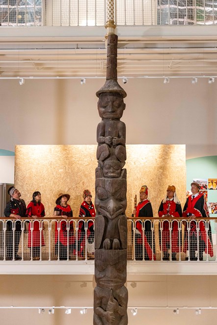 Delegates from the Nisga’a Nation with the Ni’isjoohl Memorial Pole. Image credit Duncan McGlynn (2)