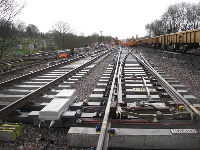 Upgrading the Brighton Main Line - Christmas 2013: Workers at Stoat's Nest junction, between Redhill and Purley