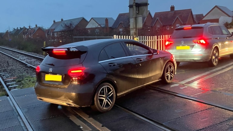 Don’t stop on level crossings, drivers warned after dangerous queueing on railway