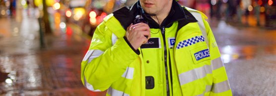 Police chiefs urge public to follow the regulations on New Year's Eve: Officer on patrol at night-2