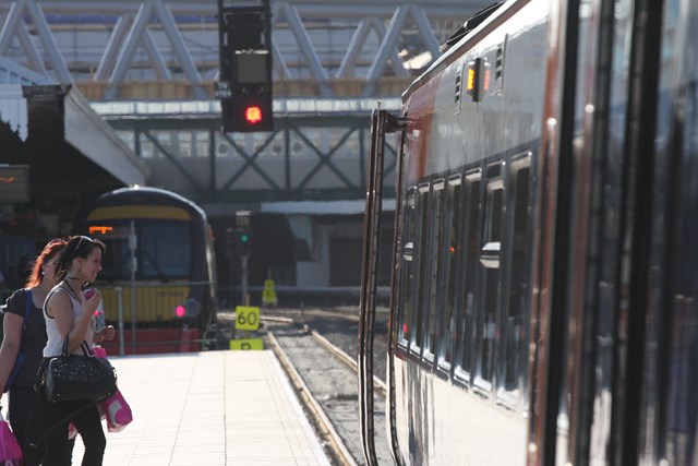 New platform 4 at Nottingham, with an East Midlands Norwich service and Cross Country stabled in 5.