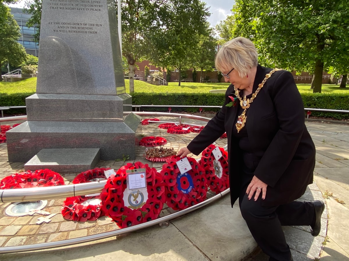 Mayor of Dudley, Councillor Hillary Bills, lays a wreath Landscape