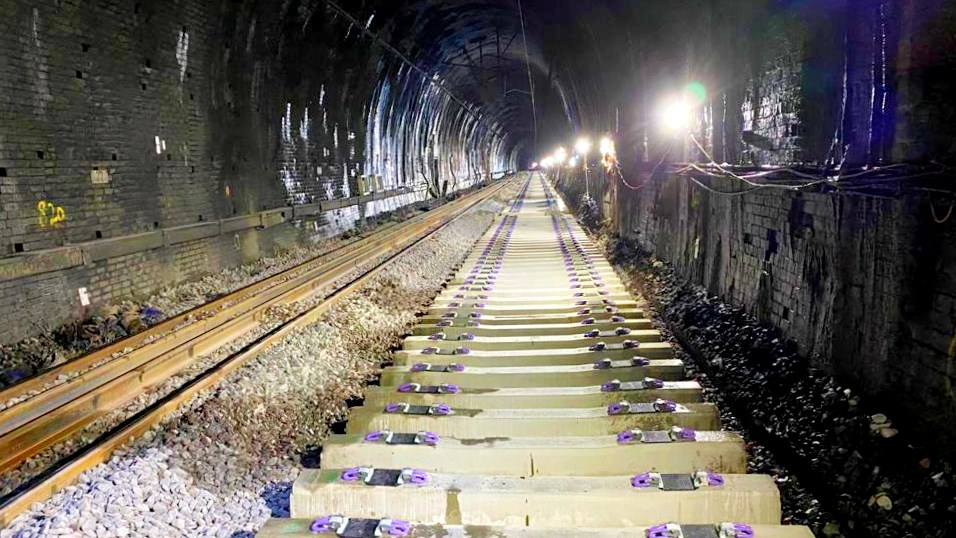 Longest tunnel closure since Victorian-era improves West Coast main line journey times: Kilsby tunnel new sleepers