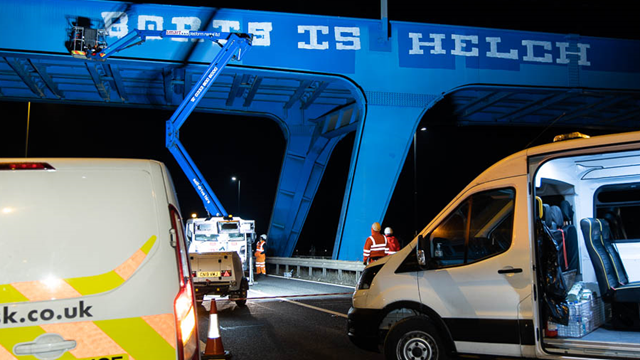 Graffiti hotspots tidied up in major cleaning blitz on the railway: Graffiti removal bridge M4