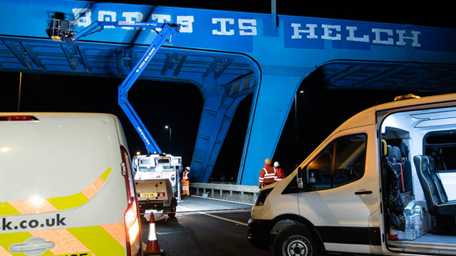 Graffiti removal bridge M4