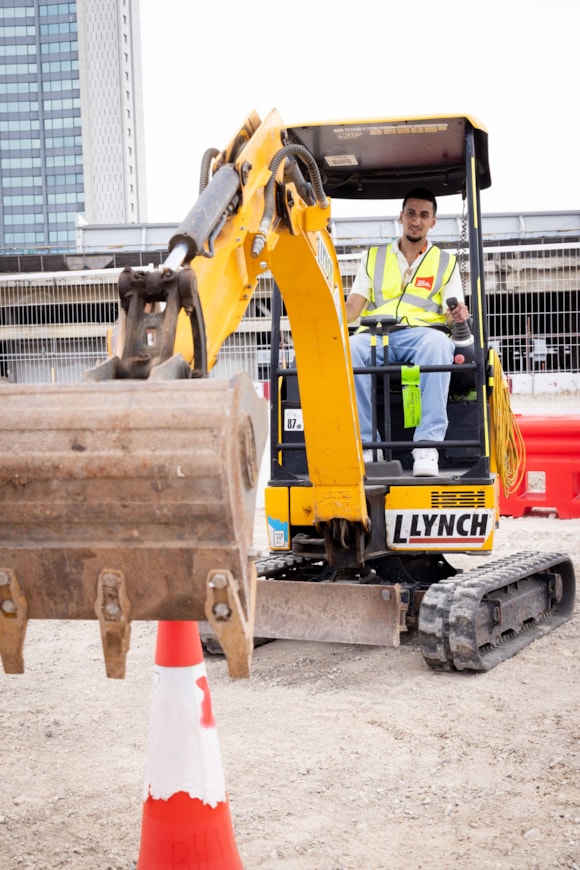 London’s first dedicated green plant training academy opens to help address skills shortage: Earls Court Green Academy Launch (c) TfL - Luca Marino