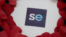 Poppy wreath with Southeastern logo: Poppy wreath with Southeastern logo