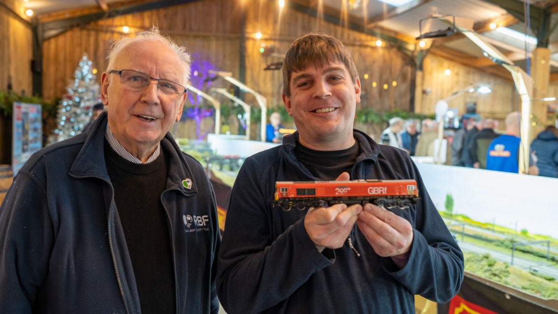 Andrew Willsher and Pete Waterman OBE with the model Inspiration Credit Railway 200 Credit Railway 200 (1)