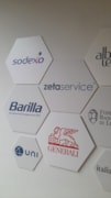 La targa Sodexo sul muro di Spazio Libellula-2: La targa Sodexo sul muro di Spazio Libellula-2