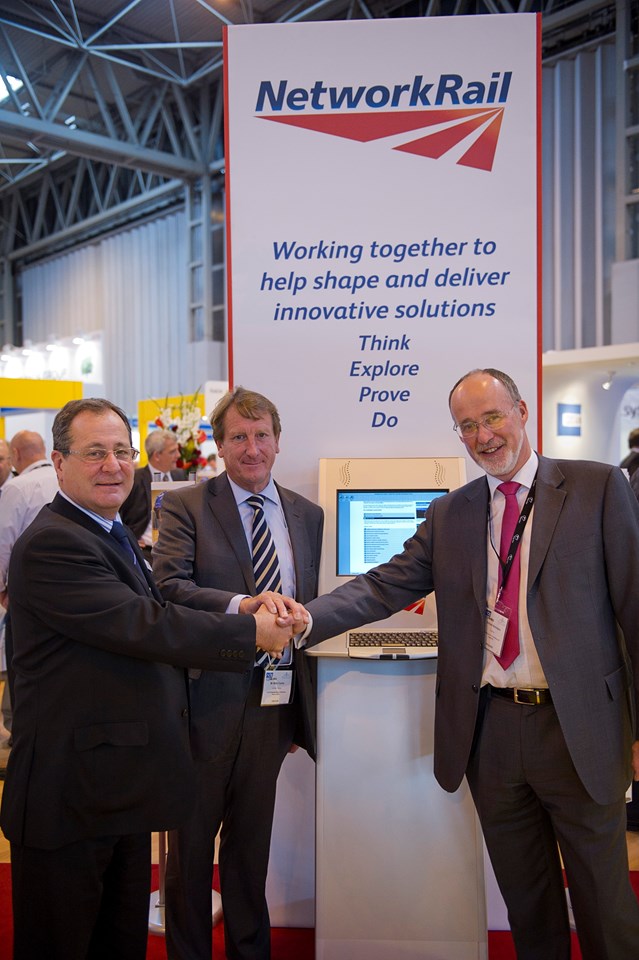 The graduate development scheme agreement is signed by Network Rail, CECA and ACE.