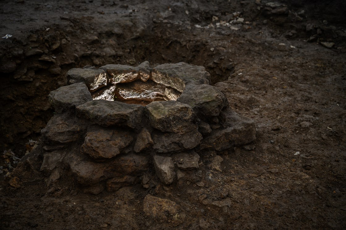 Well uncovered during the archaeological excavation of a Roman trading settlement, Blackgrounds, South Northamptonshire-7: One of four wells uncovered during the archaeological excavation of a wealthy Roman trading settlement, known as Blackgrounds, in South Northamptonshire. 

Tags: Archaeology, Roman, Northamptonshire, Phase One, History, Heritage