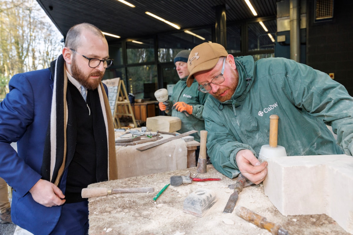 Cadw stonemasons and the Minister