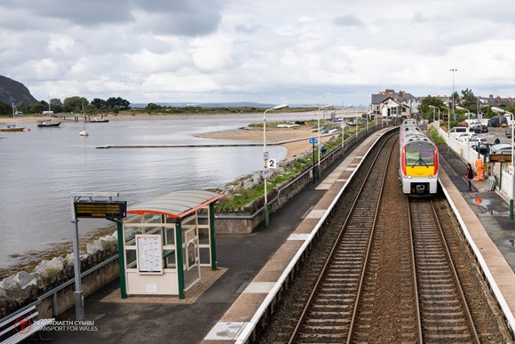 TfW 197 Conwy Valley Line Deganwy (12)