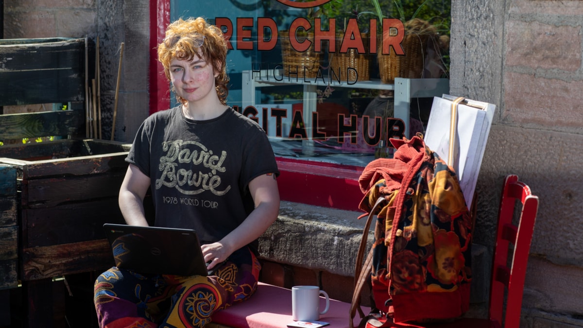 Red Chair Highland supported artist Daye Allan cropped