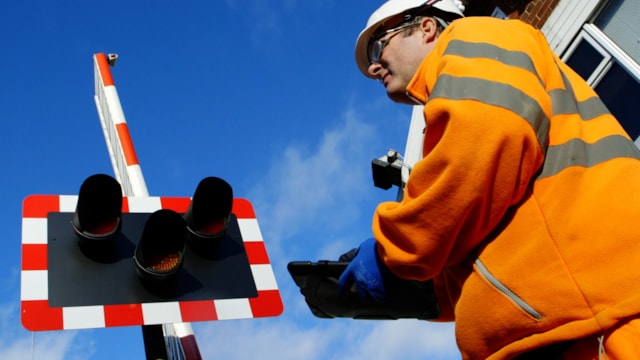 Weekend road diversions during vital Northallerton level crossing upgrade: Generic Level Crossing picture copy