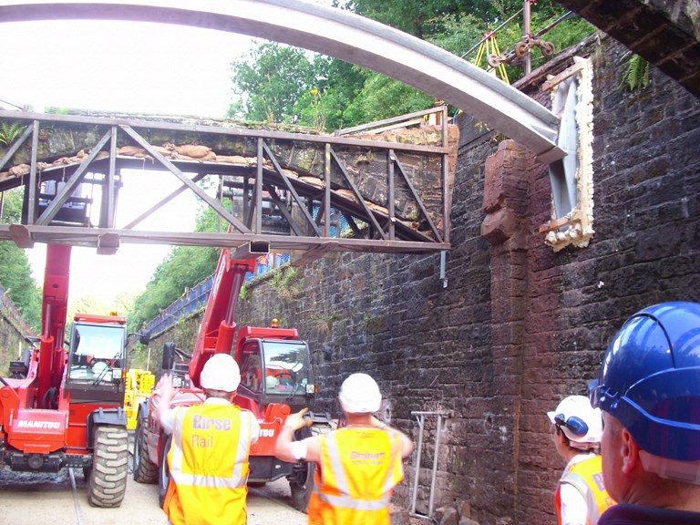 Chorley Flying Arches: Temporary galvanised arches being positioned at the start of work (July 2008)