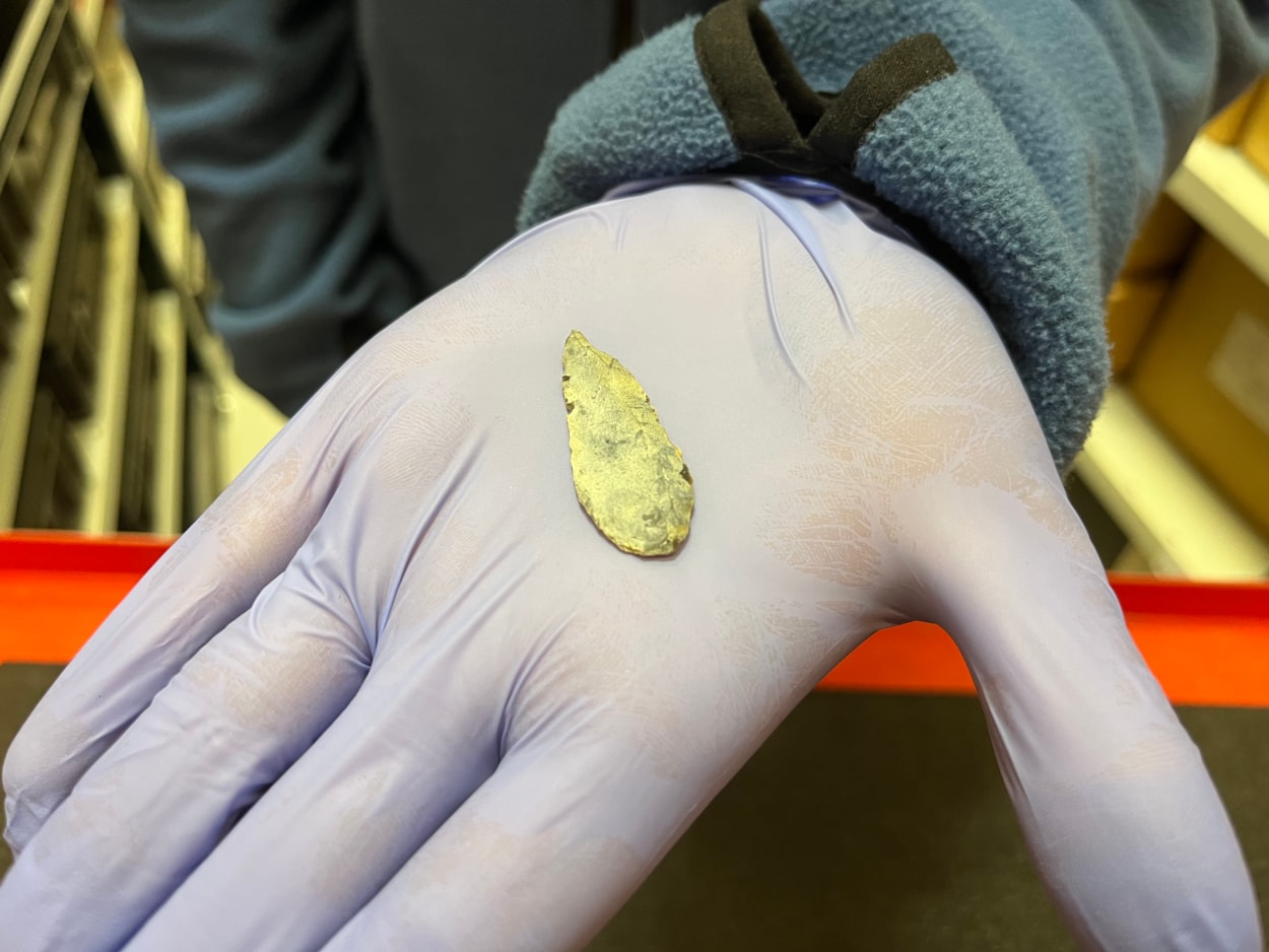 ELOR archive: Among the oldest discoveries they made was an Early Neolithic, leaf-shaped arrowhead. Carefully shaped from flint around 6,000 years ago, each individual knapping mark, the ancient process used to shape and sharpen stone, is still clearly visible along its keen edges.